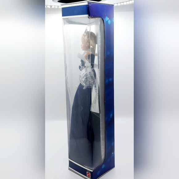 Vintage Y2K Millennial Princess Barbie With Hallmark Collectible Ornament In box - Picture 4 of 11